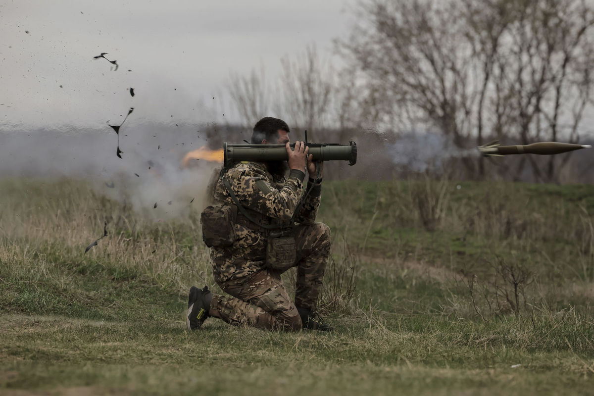 ukrajinský vojak, vojna, protitanková zbraň,...