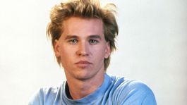 Herec Val Kilmer na zábere z filmu z roku 1985...