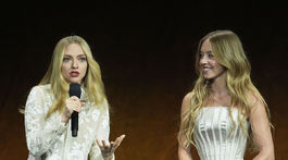 Herečky Amanda Seyfried (vľavo) a Sydney...