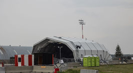 prílet F16 Kuchyňa, hangar
