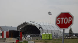 prílet F16 Kuchyňa, hangar
