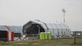 prílet F16 Kuchyňa, hangar
