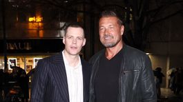 Herec Bill Skarsgård a producent Petr Jákl na pražskej premiére filmu V pasci. 