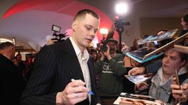 Herec Bill Skarsgård zavítal do Prahy na premiéru filmu V pasci. 