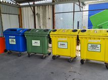 Kontajnery v zbernom dvore na Jarmocnej v Kosiciach