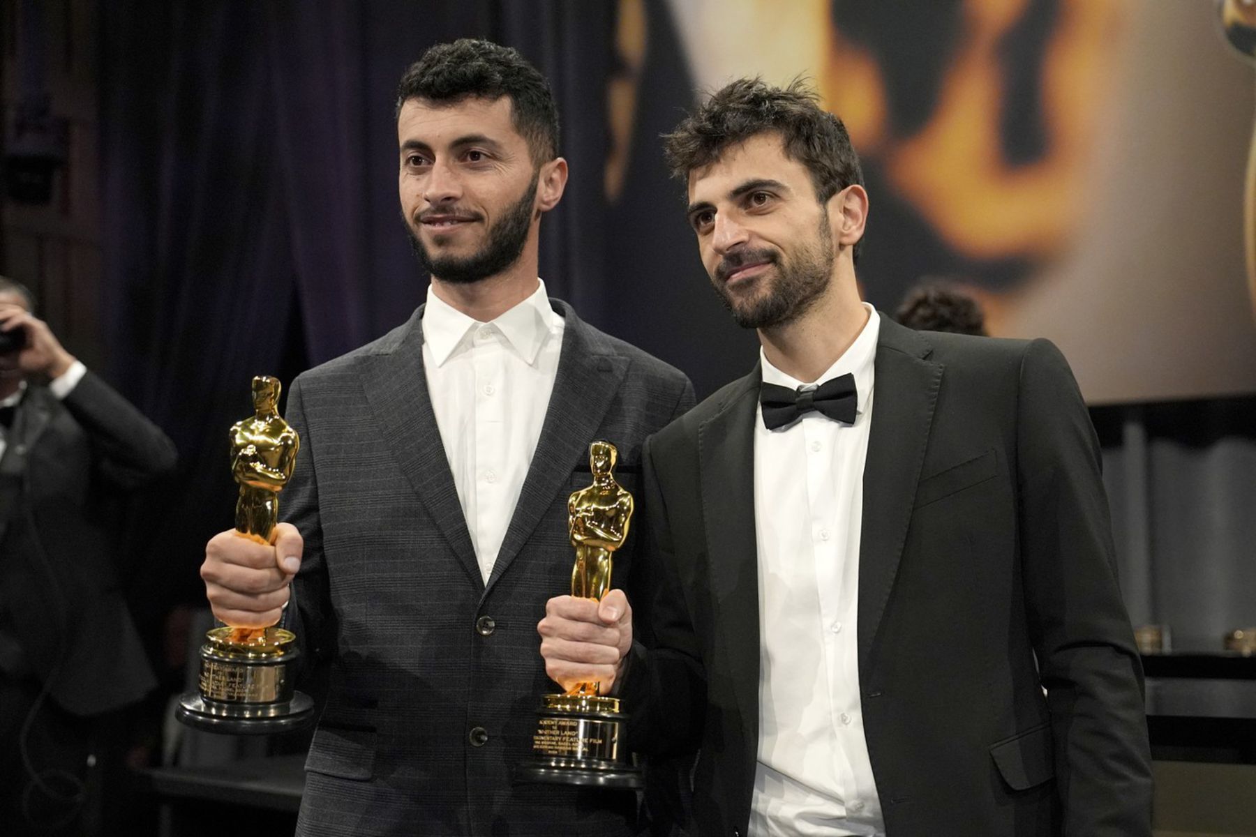 Básil Adra a Yuval Abraha, Žiadna iná krajina
