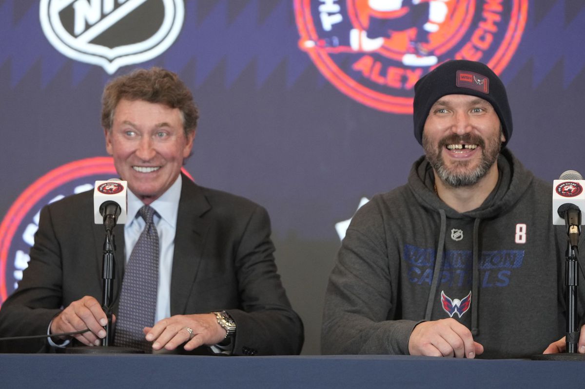 Wayne Gretzky s Alexandrom Ovečkinom na...