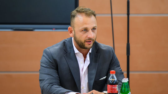 Predražený nákup počítačov? Ministerstvo vnútra plánuje minúť o 122 miliónov viac, než musí, varujú vládni experti