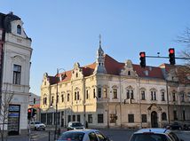 Budovy na roku Kubinyiho namestia a Masarykovej ulice v Lucenci