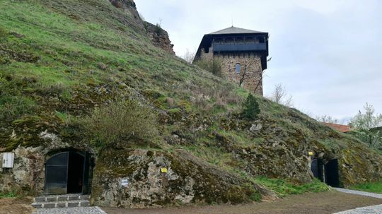 Fiľakovský hrad s podzemnými chodbami