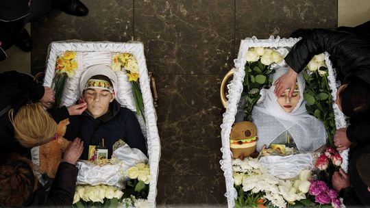 Dav smútiacich sa zišiel aj na pohrebe...