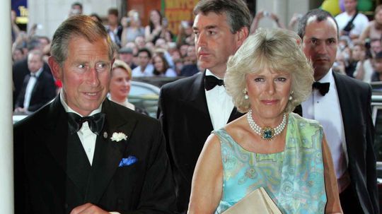 Princ Charles a Camilla Parker Bowles v roku 2004.