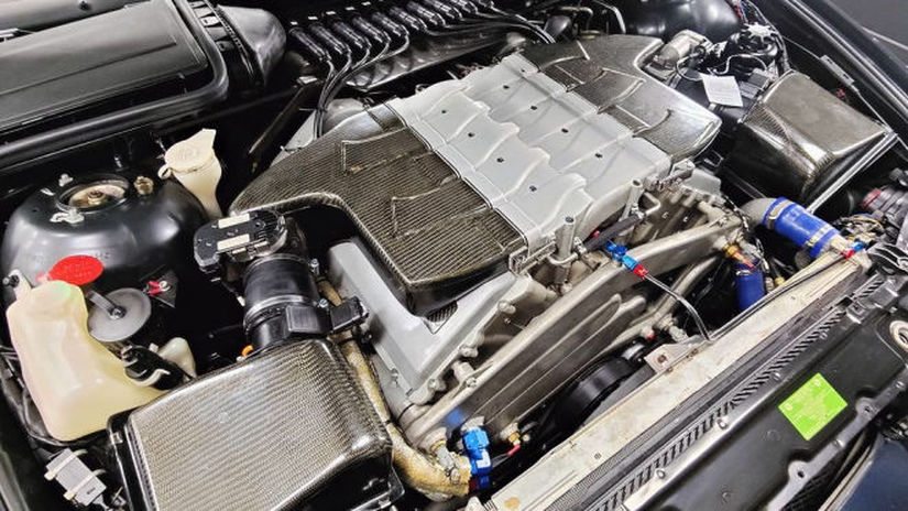 Experimentálny motor 5,0 W10 zo zlatej éry...