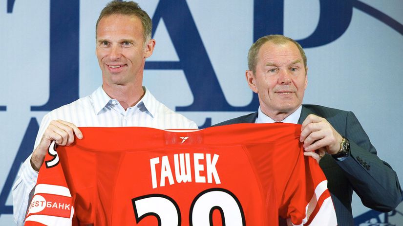 Dominik Hašek, Viačeslav Staršinov