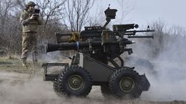 robot, vojna na Ukrajine, pozemný dron, vojaci