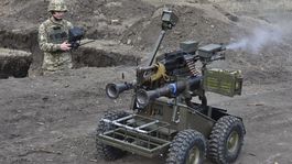 Robot, vojna na Ukrajine, vojaci, pozemný dron