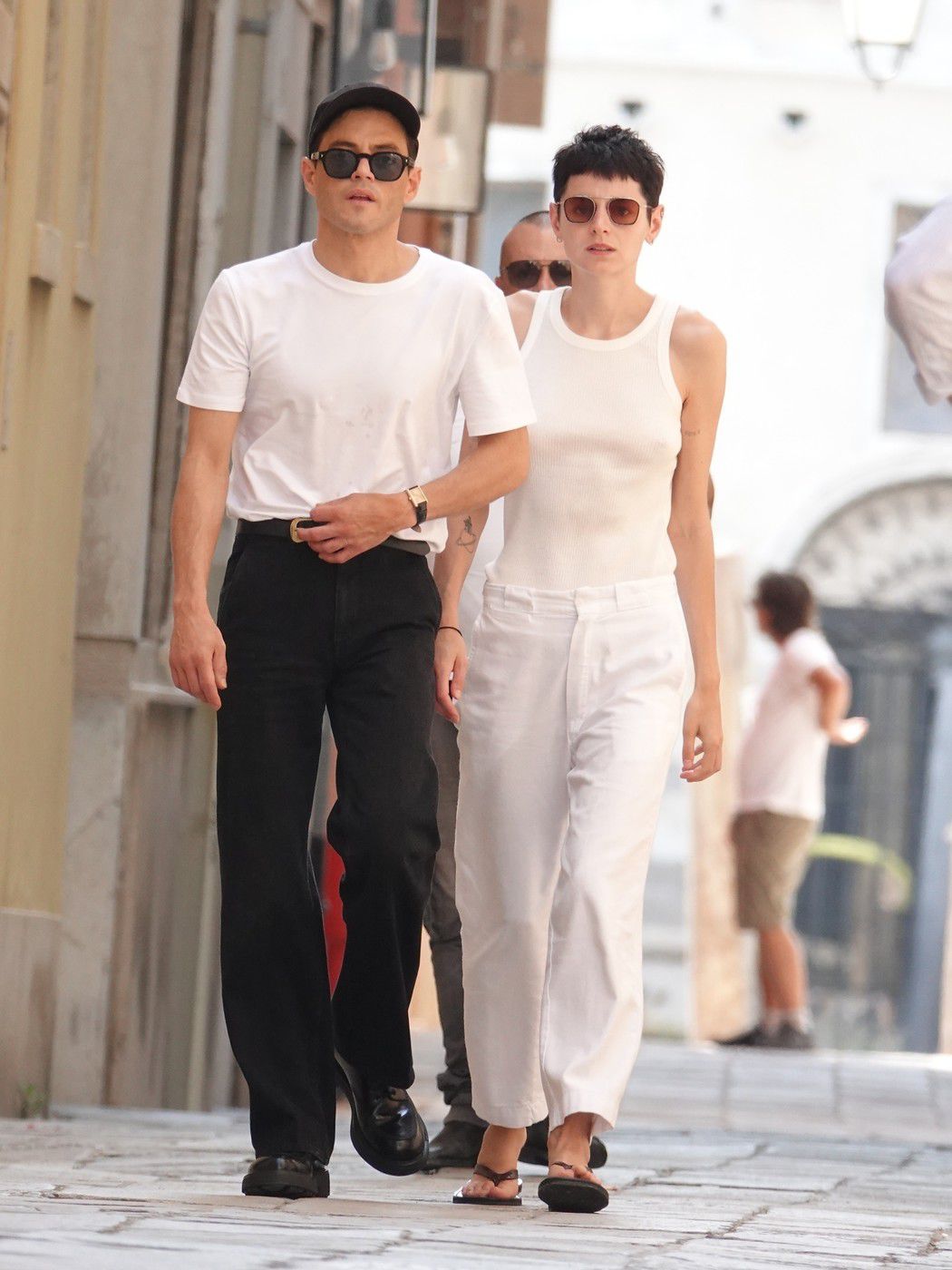 Herečka Emma Corrin a jej partner Rami Malek na...