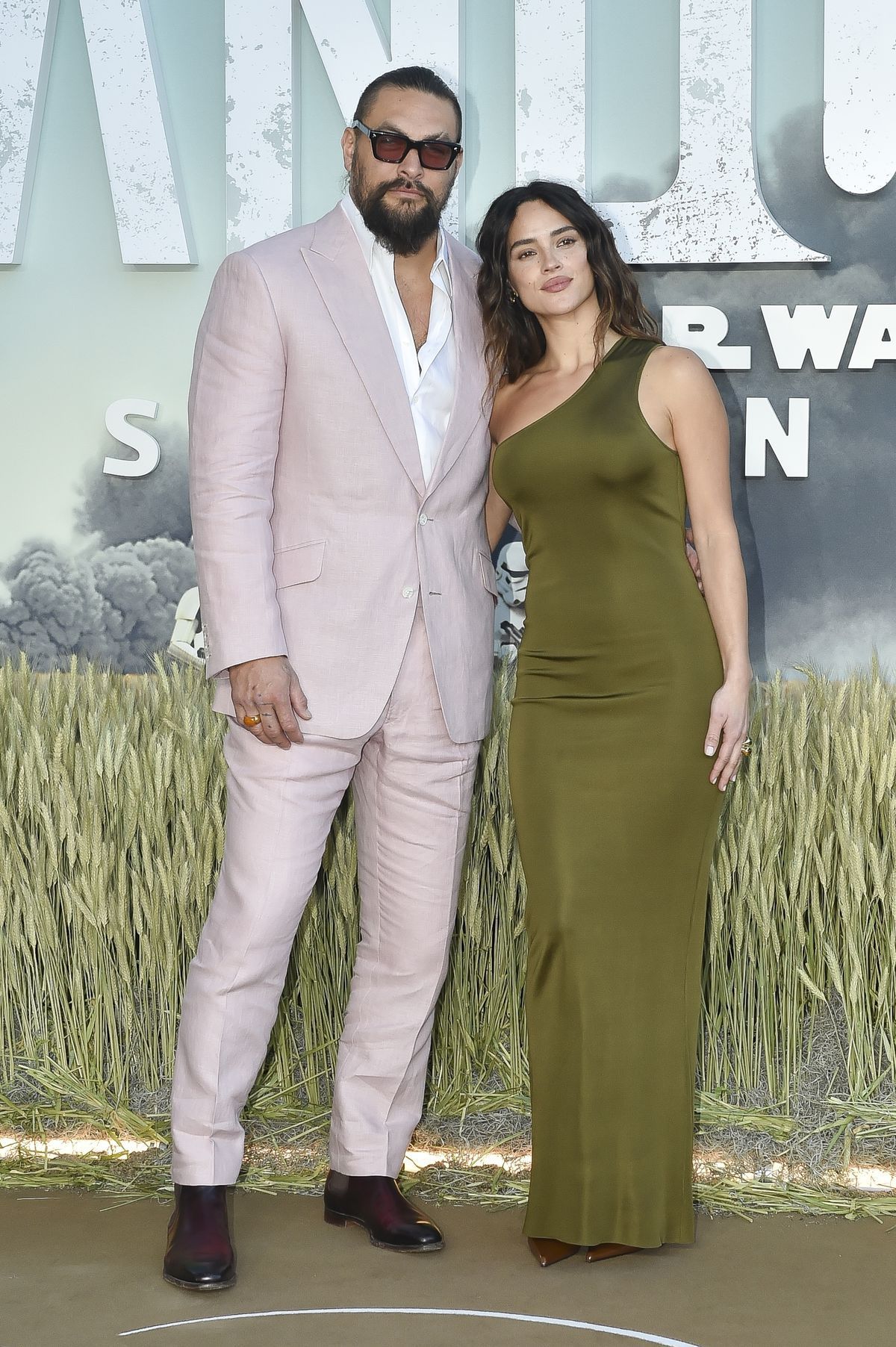 Jason Momoa a jeho partnerka Adria Arjona