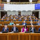 NR SR / Parlament /