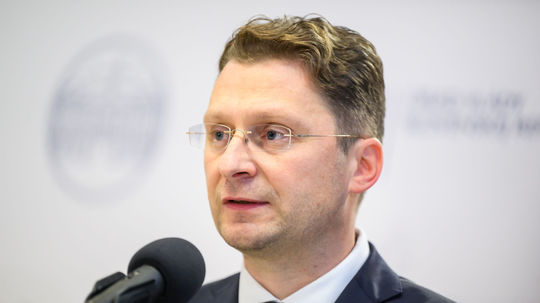 Visolajský: Tvrdenie, že mzdy, ktoré vyrokovalo LOZ, zadlžili nemocnice, je hoax