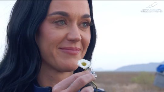 Speváčka Katy Perry po návrate na Zem. 
