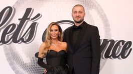 Tanečníca Natália Glosíková prišla aj v sprievode partnera. 