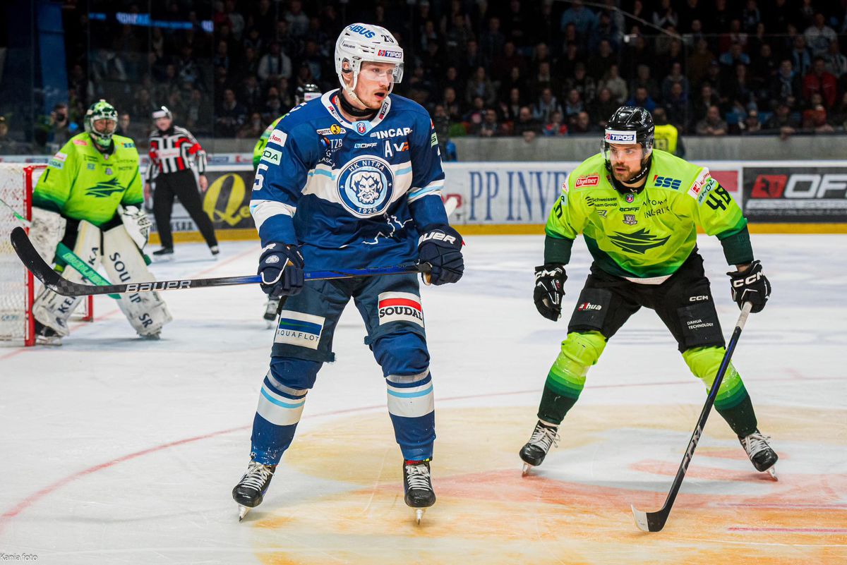 Samuel Buček v drese HK Nitra.