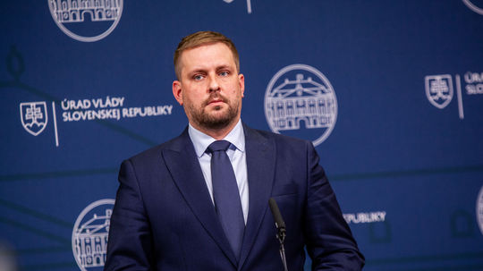 Krajčí obviňuje Šaška z oklamania sestier pri stabilizačnom príspevku. Rezort reagoval