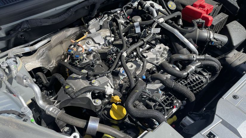 Trojvalec 1,2 TCe je vybavený mild-hybridnou...