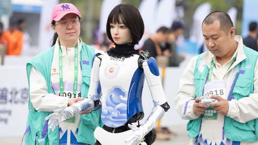 robot, čína, polmaratón