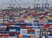 Čína, kontajnery, prístav, Trumpove clá