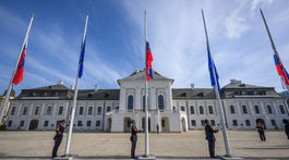 SR Vlajky Pietna Spomienka Pápež František Úmrtie BAX