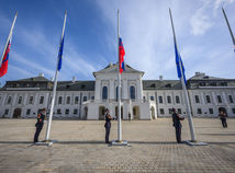 SR Vlajky Pietna Spomienka Pápež František Úmrtie BAX