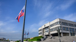 SR Vlajky Pietna Spomienka Pápež František Úmrtie BAX