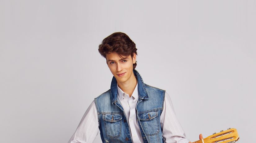 Kristián Macháček stvárňuje v Sľube Roba Hanúsku. 