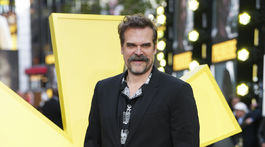 Herec David Harbour.