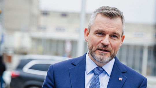 Pellegrini čelí kritike za financovanie kampane, prijme veľmajstra Maltézskeho rádu