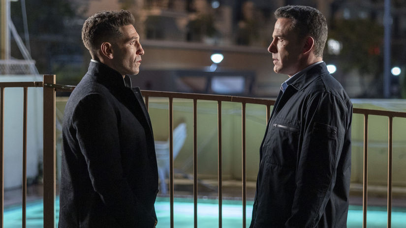 Účtovníik ben Affleck Jon Bernthal