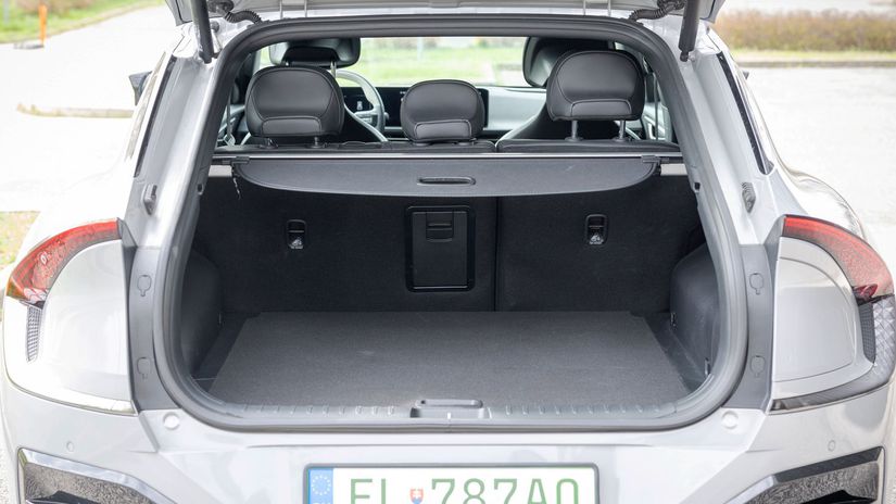 Kufor má len priemerný objem 520 litrov. Škoda...