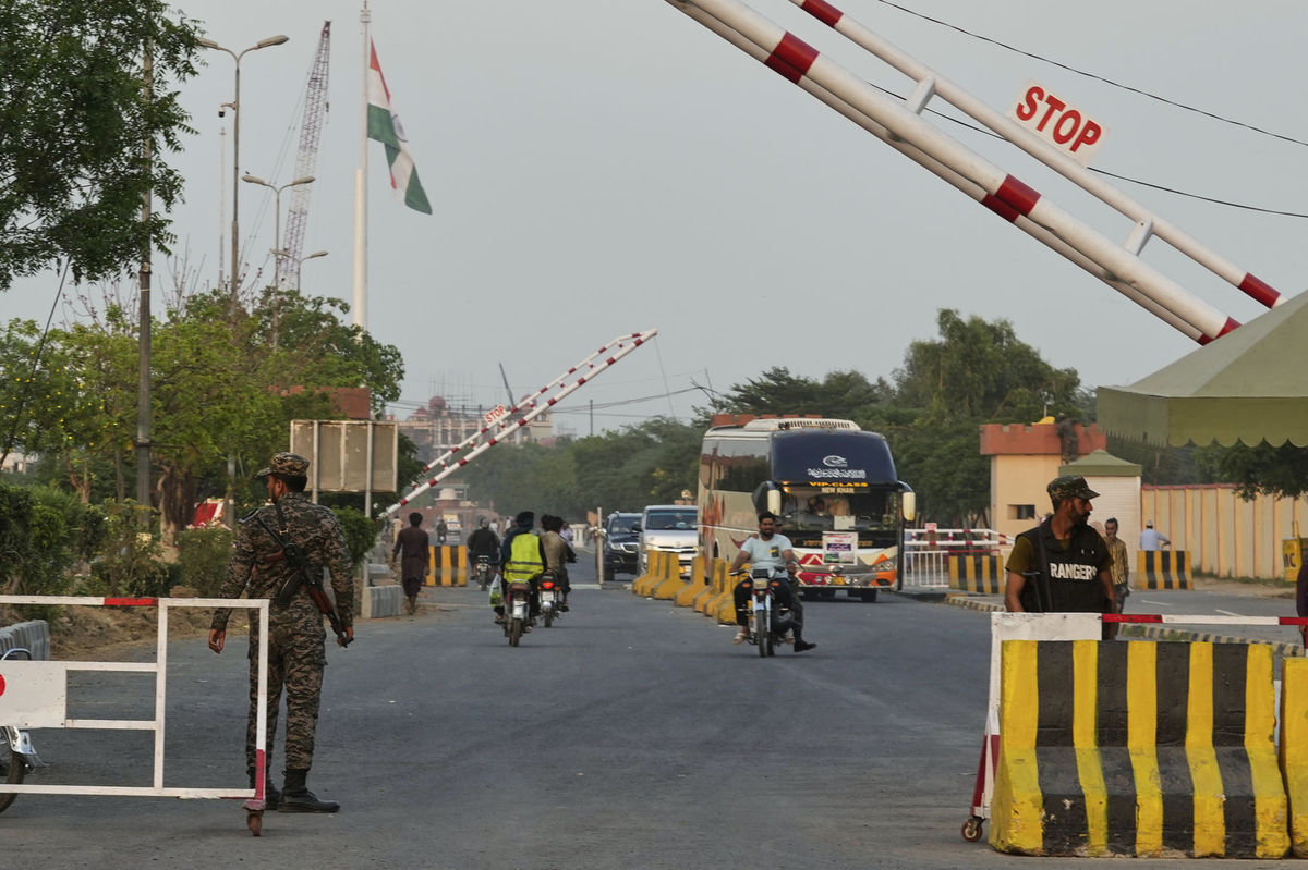 Pakistan, India