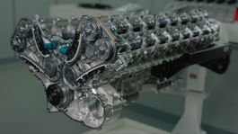 Bugatti Tourbillon - motor V16