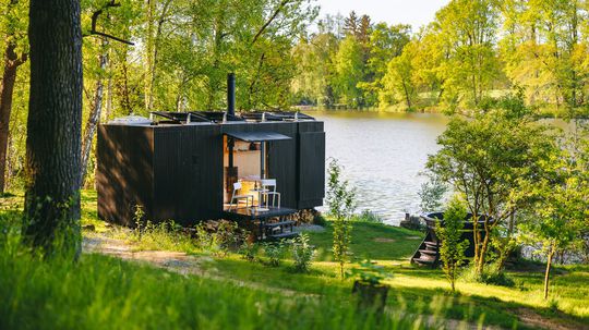 Kebin pri Hejlovskom rybníku na Vysočine.