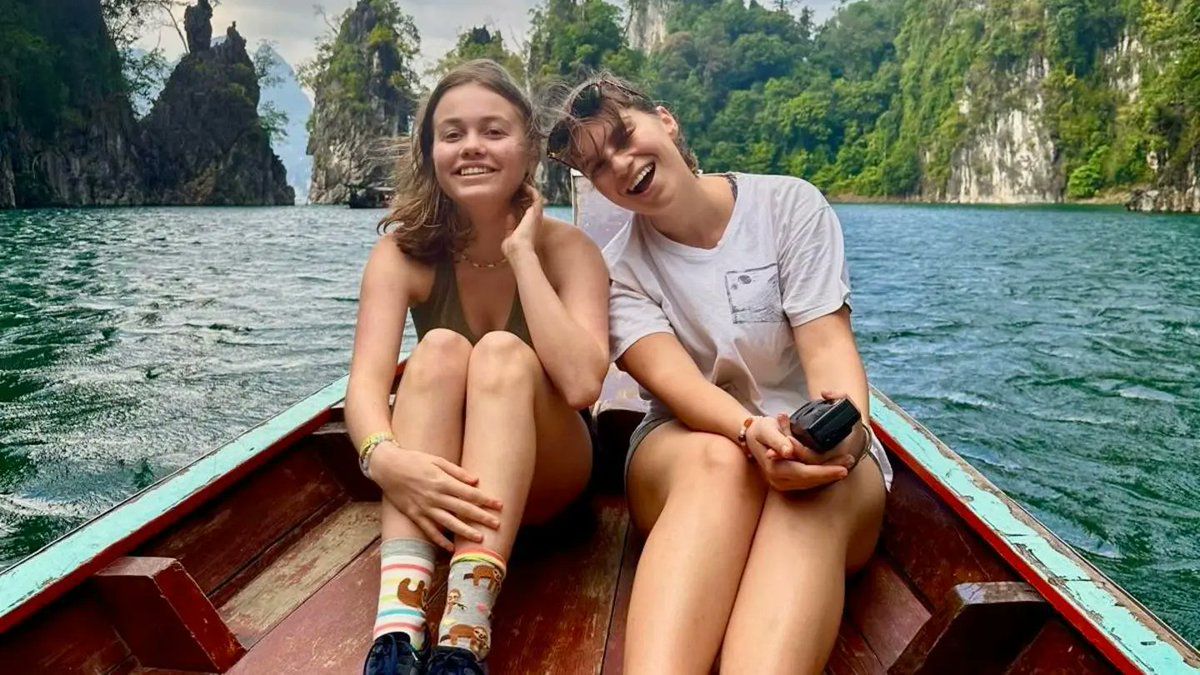 Mladé nemecké turistky Charlotte Pohlová a...