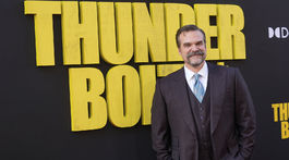 Herec David Harbour.