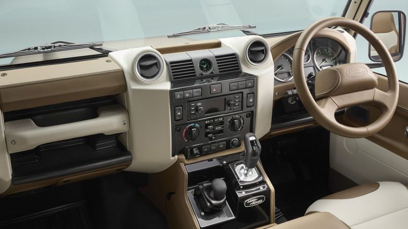 Interiér je čalúnený pravou kožou. Luxusné...