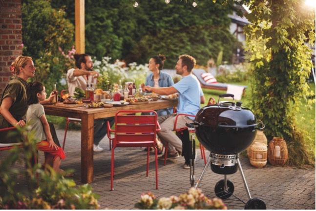 Grily na drevené uhlie Weber sú legendárne.