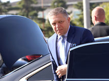Vláda na oslavy porážky fašizmu vyčlenila 700-tisíc eur, Pohroniu sa ušlo 1,6 milióna, súkromnej firme milión. Nová nemocnica je strategická, učitelia si polepšia