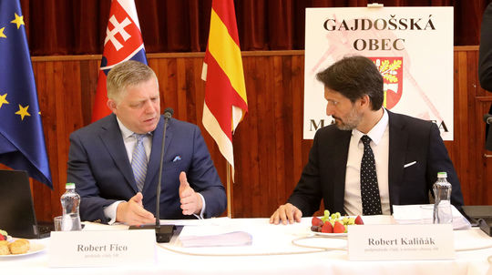 Premiér Robert Fico (vľavo), podpredseda vlády...
