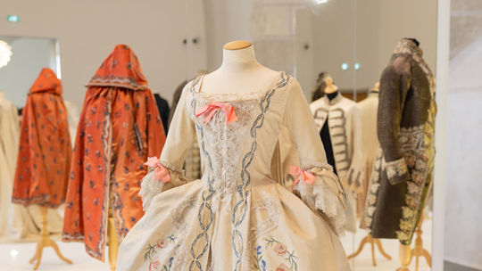 Francúzske plesové šaty, aké nosila Jane...