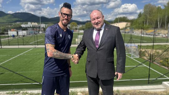 Náš futbal má deficit 8 miliónov eur, tvrdil Huliak. Klamete, reagoval zväz na ministra športu